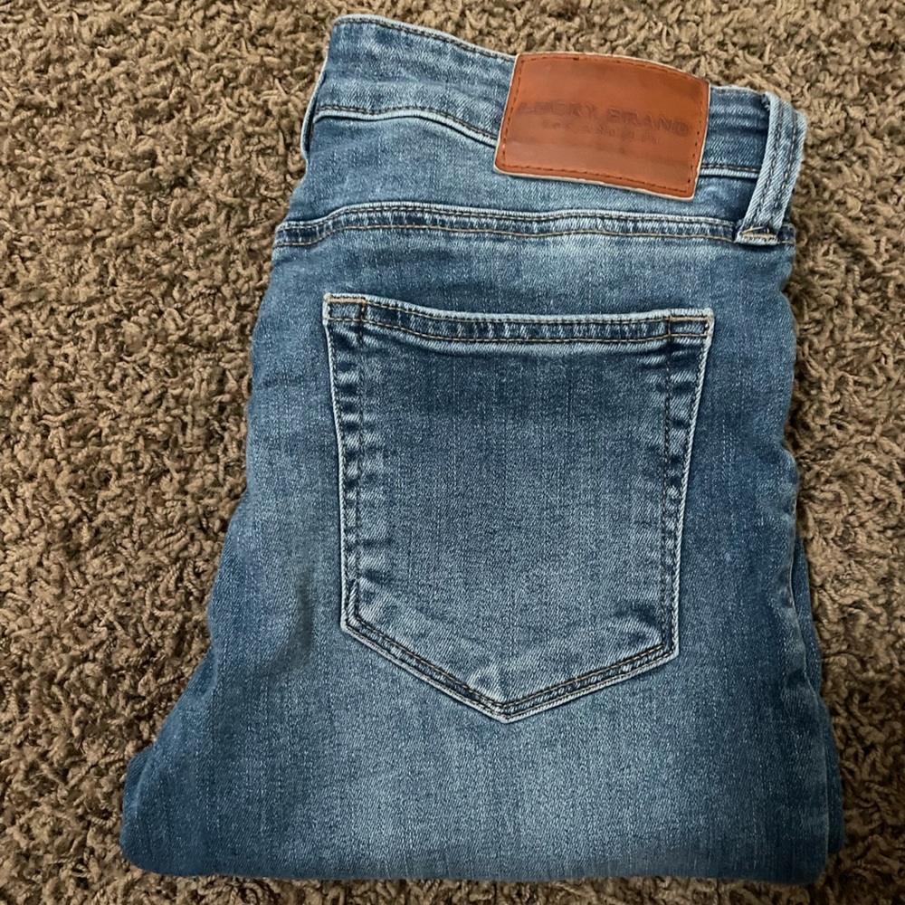 Lucky Brand Blue Jeans with Vintage-Inspired Wash and Contrast Stitching